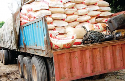 Truck-conveying-the-smuggled-rice